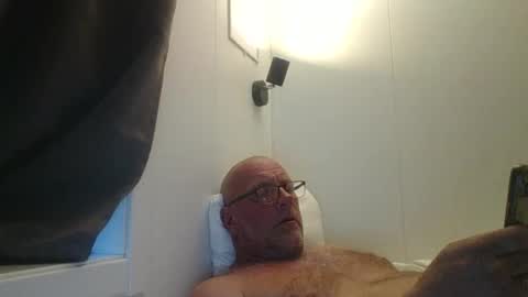 sandnesrune523 online show from April 17, 6:54 pm