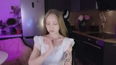 Sandra      Lillys Page    online show from June 21, 7:20 pm