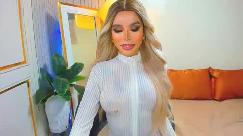 Sandra Hornball online show from December 15, 4:03 pm