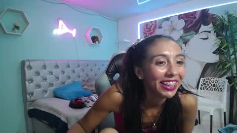 sandra  online show from April 12, 7:45 am