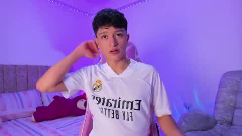 santi online show from April 8, 2:58 am