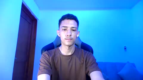 santi_twink19 online show from February 1, 12:07 am