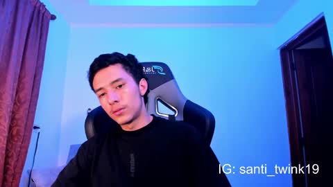 santi_twink19 online show from December 18, 10:35 pm
