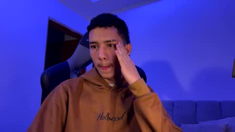 santi_twink19 online show from January 6, 11:29 am