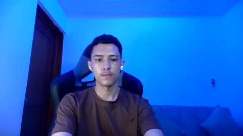 santi_twink19 online show from February 1, 3:08 am