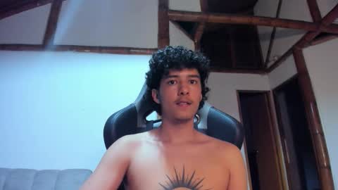 santi_twink19 online show from February 22, 8:18 am