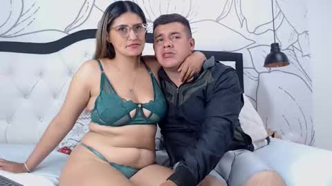 santiago_and_lady online show from April 29, 2:38 am