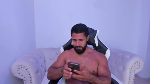 santiago_huntt online show from October 11, 12:37 am