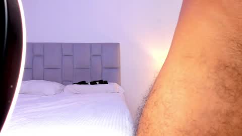 santiago_huntt online show from April 10, 11:53 pm