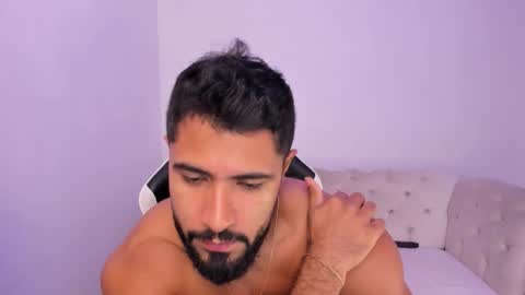 santiago_huntt online show from March 2, 8:26 pm