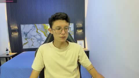 santiago_russo18 online show from March 2, 7:09 pm