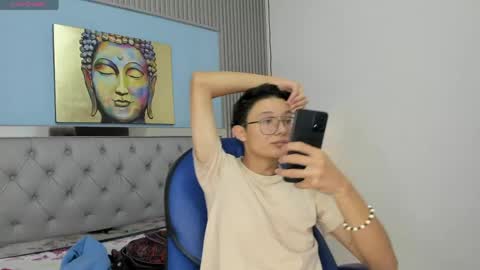 santiago_russo18 online show from April 22, 6:37 pm