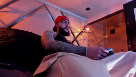 Santiago Hincapiie online show from March 4, 4:42 am