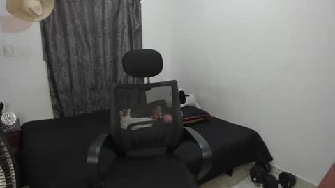 Julius Novachrono  online show from April 20, 9:01 am