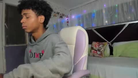 santy online show from March 24, 11:49 am