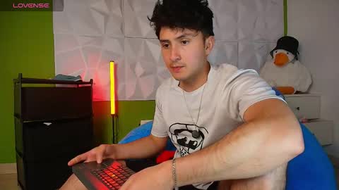 Santyago online show from October 6, 7:20 pm