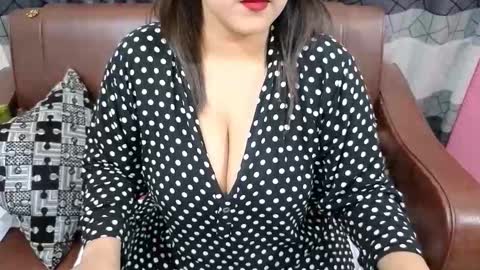 sanviqueen online show from November 30, 6:15 pm