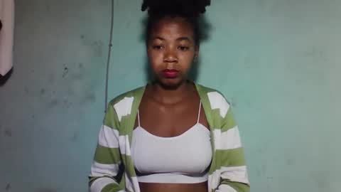 sanyah0123 online show from December 14, 1:34 am