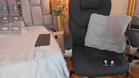 Snapshot of saori_newman chatting on October 3, 1:41 pm Saori online show from October 3, 1:41 pm
