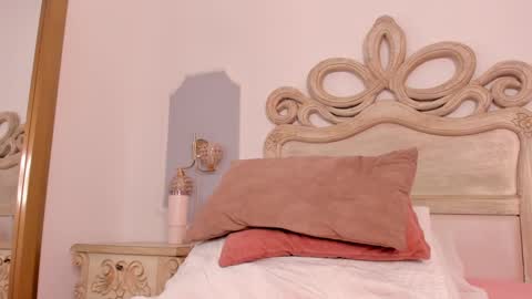 Snapshot of sara__williams chatting on September 24, 3:57 am Sara online show from September 24, 3:57 am