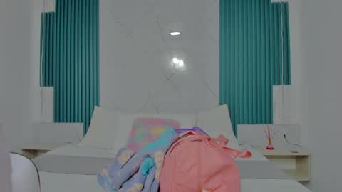 Snapshot of sara_allenx chatting on September 22, 1:37 pm sara allenx online show from September 22, 1:37 pm