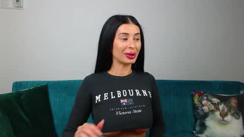 Im Sara I am happy to be here  online show from September 29, 5:01 pm