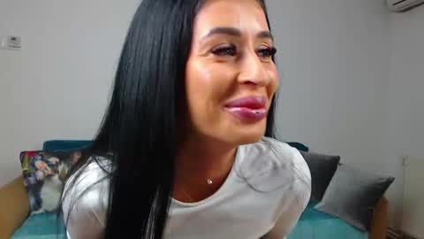 Im Sara I am happy to be here  online show from February 19, 8:10 pm