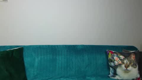 Im Sara I am happy to be here  online show from September 12, 5:04 pm