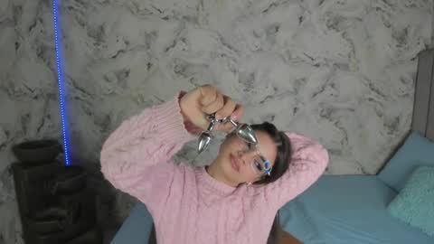 Snapshot of sara_fernandezz chatting on January 6, 1:08 pm sara online show from January 6, 1:08 pm