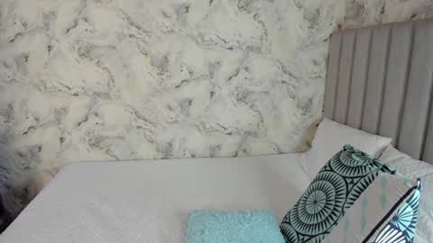 Snapshot of sara_fernandezz chatting on December 7, 1:02 pm sara online show from December 7, 1:02 pm