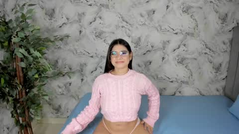 Snapshot of sara_fernandezz chatting on February 6, 5:57 am sara online show from February 6, 5:57 am