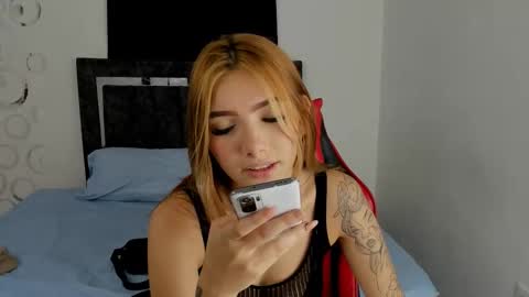 Snapshot of sara_goldengirl chatting on October 24, 7:58 pm Sara online show from October 24, 7:58 pm