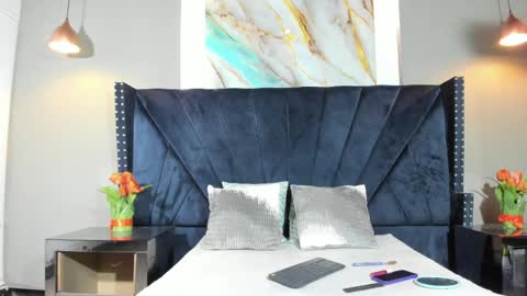 sara_hannks online show from April 4, 2:24 pm