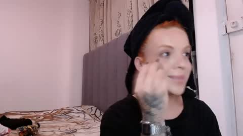 sara_johnson__ online show from April 19, 1:06 am