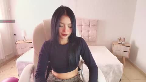 Snapshot of sara_melo25 chatting on October 23, 3:13 pm Sara online show from October 23, 3:13 pm
