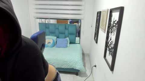 sara_red_x online show from April 6, 3:15 am