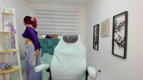 sara_red_x online show from April 22, 3:35 am