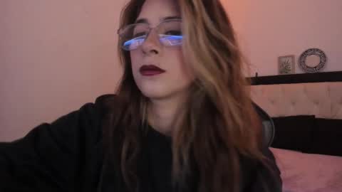 sara_roades online show from December 13, 10:05 pm