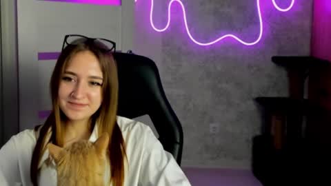 Sara online show from March 18, 10:15 pm