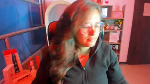 sara_thonson_ online show from November 9, 3:21 am