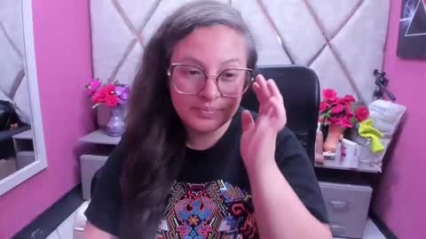 sara_thonson_ online show from November 29, 5:42 pm