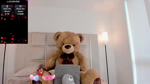 Sara Miller  online show from February 11, 9:56 pm