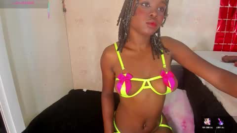 saraacollinss online show from February 13, 8:56 pm