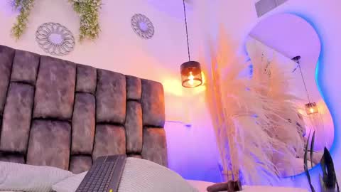 Sara  online show from April 19, 6:10 pm