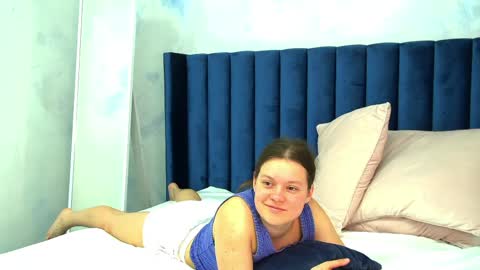 Sara online show from April 16, 9:39 pm