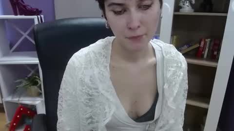 Sarah online show from April 2, 6:54 am