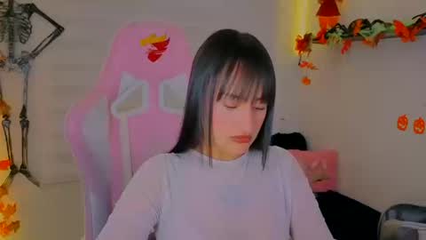 Sarah Ramirez online show from October 18, 5:00 am