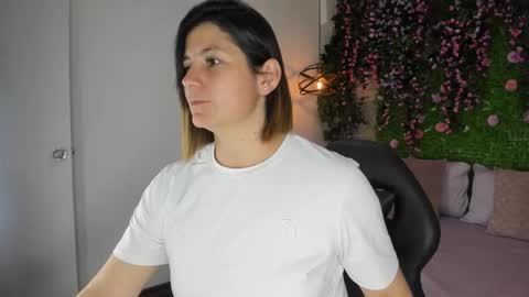 Sarah Deyvis online show from February 18, 4:07 pm