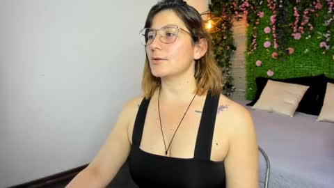 Sarah Deyvis online show from November 14, 4:09 pm