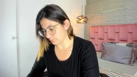 Snapshot of sarahdeyvis chatting on October 23, 5:25 pm Sarah Deyvis online show from October 23, 5:25 pm